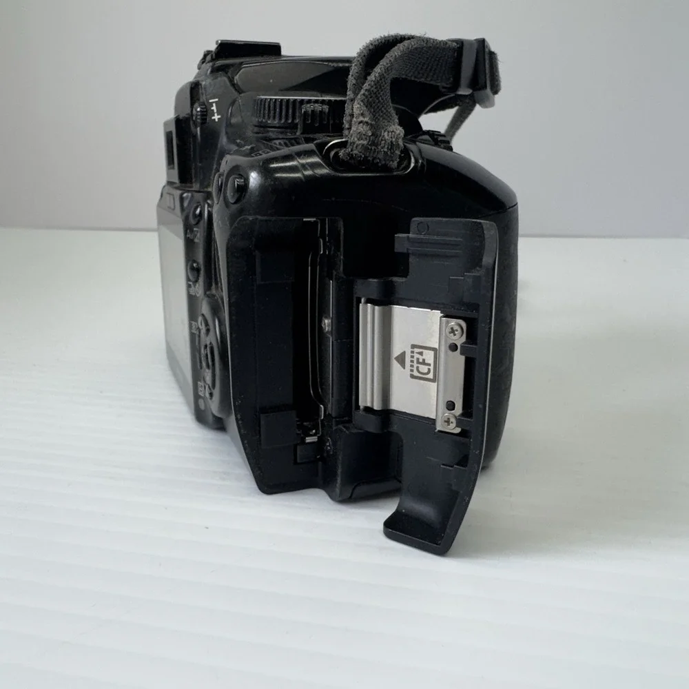 Canon EOS Rebel XTi Camera Body FOR PARTS OR REAPIR ONLY